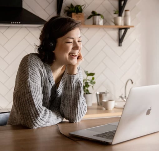 Image of a woman in a videocall.